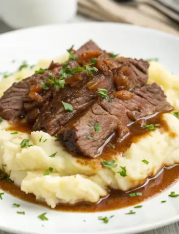 Slow Cooker Beef Brisket with Garlic Mashed Potatoes Classic Slow Cooker Beef Brisket with Garlic Mashed Potatoes